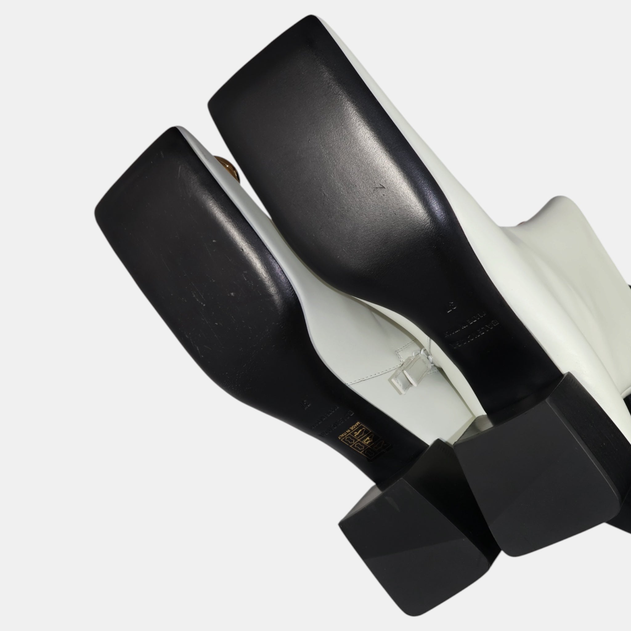 [Campaign] Balenciaga White Leather Gold BB Buckle Ankle Boots (EU37) - Brand New - Balenciaga - from the ss17 to aw21 archives