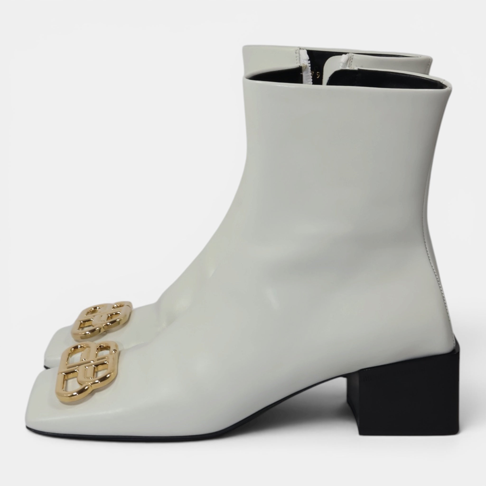 [Campaign] Balenciaga White Leather Gold BB Buckle Ankle Boots (EU37) - Brand New - Balenciaga - from the ss17 to aw21 archives
