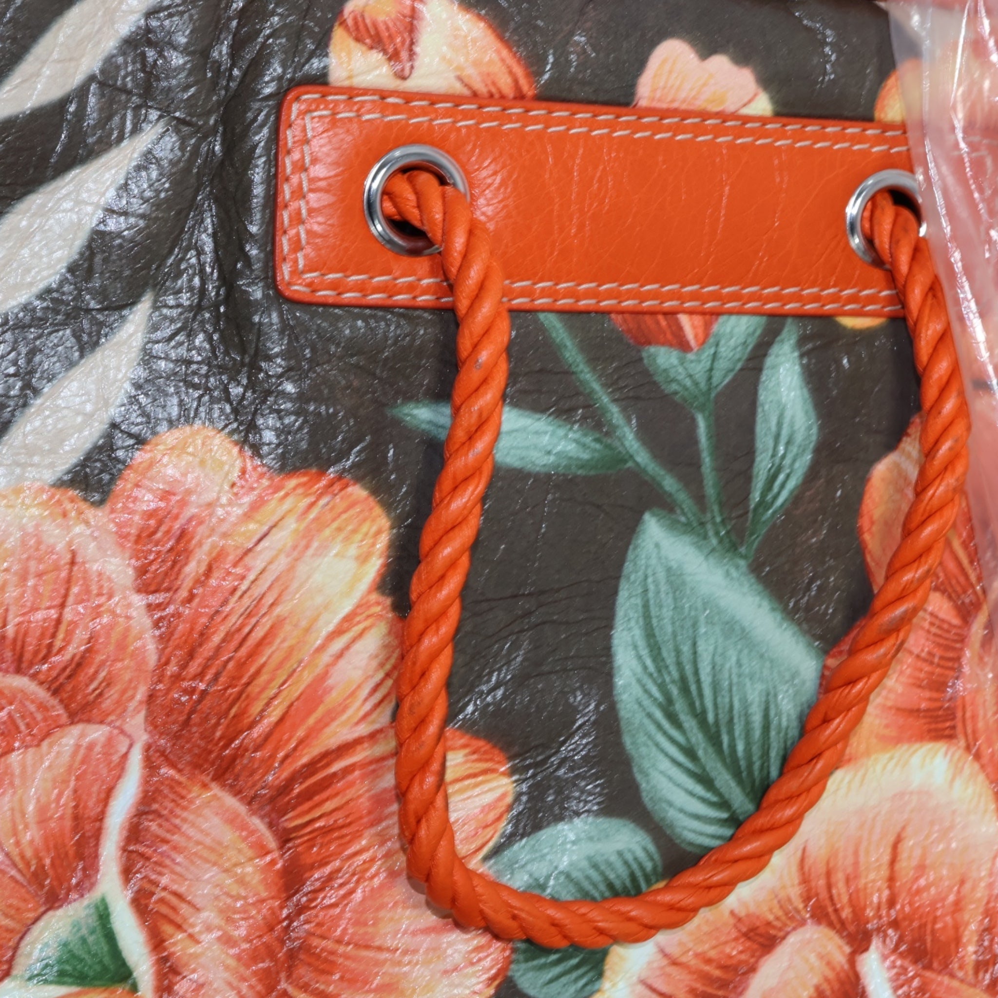 [Runway] Balenciaga Bazar Lambskin XL Blanket Bag Orange - Brand New - Balenciaga - from the ss17 to aw21 archives